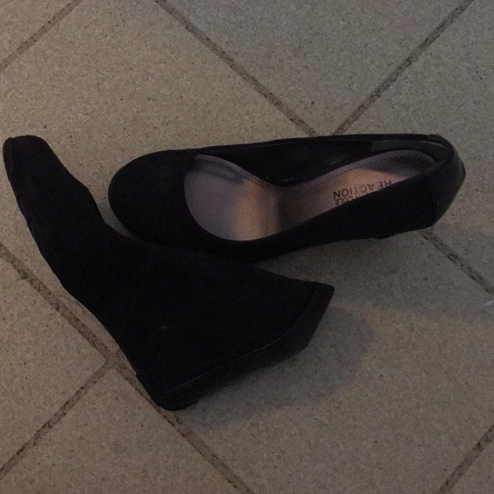 Shoes - Picture 2 of 2